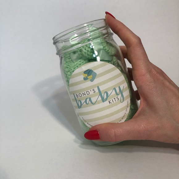 Handmade green baby booties and hat 👶 - Picture 3 of 7